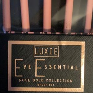 Luxie cruelty free, rose gold eye brushes